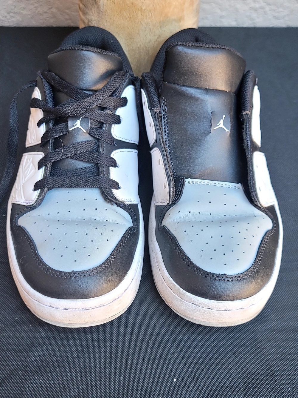 Jordan Kids' Low-Top Sneakers in Black and Light Gray